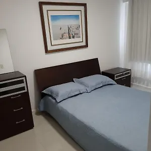 Meia - Com Sacada Ampla E Churrasqueira, Proximo A E A Avenida Principal. , Itapema Brasil